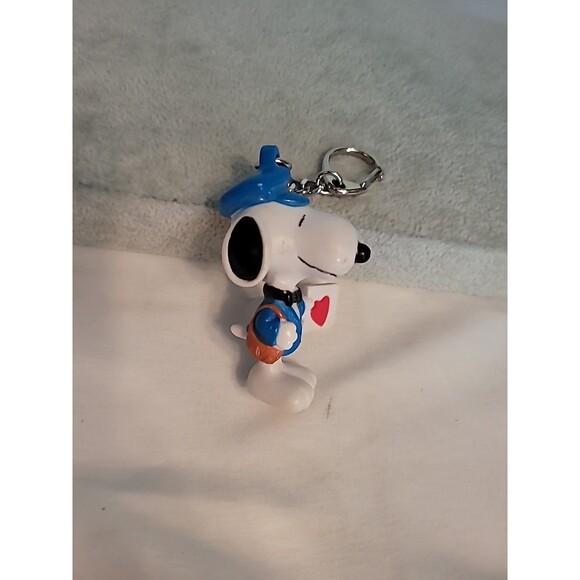 Vintage Peanuts UFS Snoopy Mailman holding Valentine Card W/Heart Keychain 2.5" - Picture 8 of 13